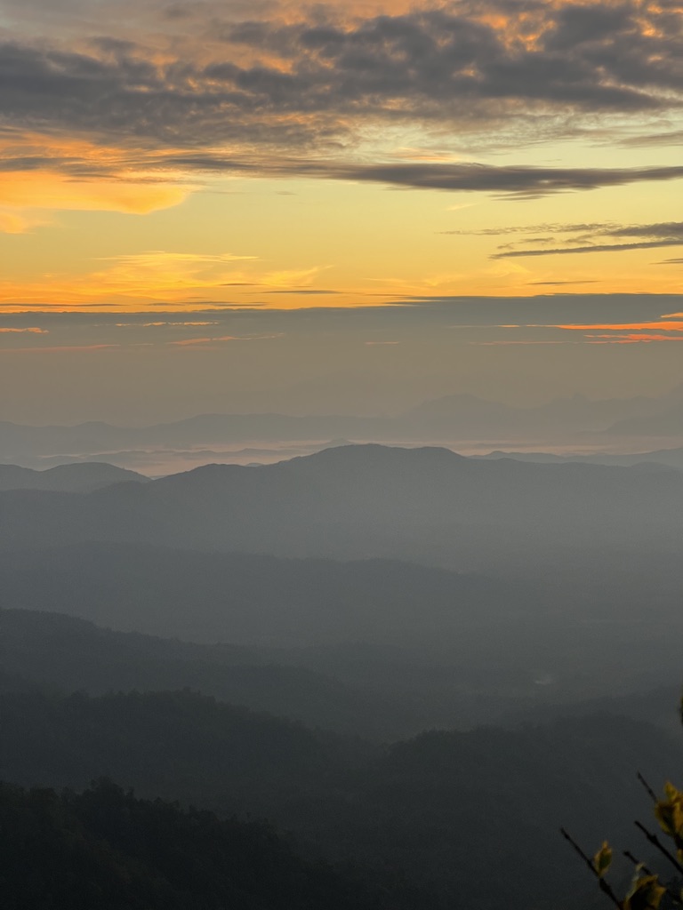 MYANMAR – Kyaiktiyo MORNING VIBE